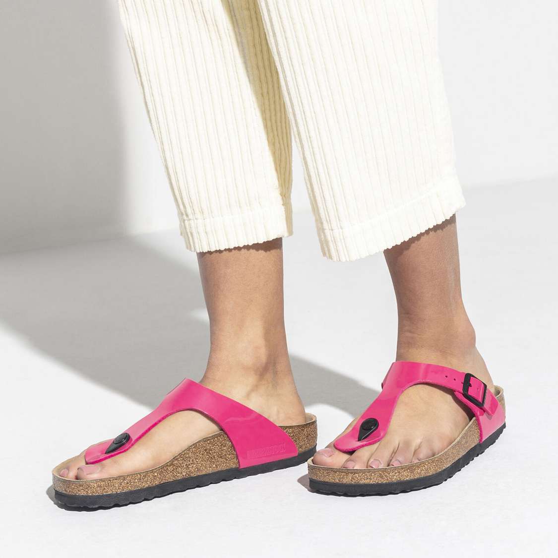 Fuchsia Birkenstock Gizeh Birko-Flor Patent Women's One Strap Sandals | AgfcvQLjpVo