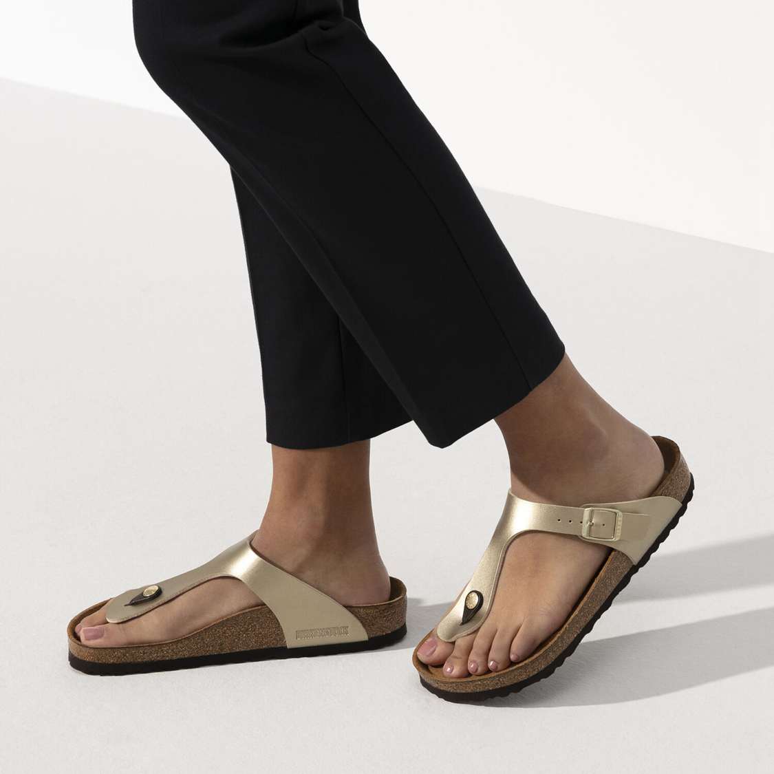 Gold Birkenstock Gizeh Birko-Flor Women's One Strap Sandals | 4XljRlzp6MU