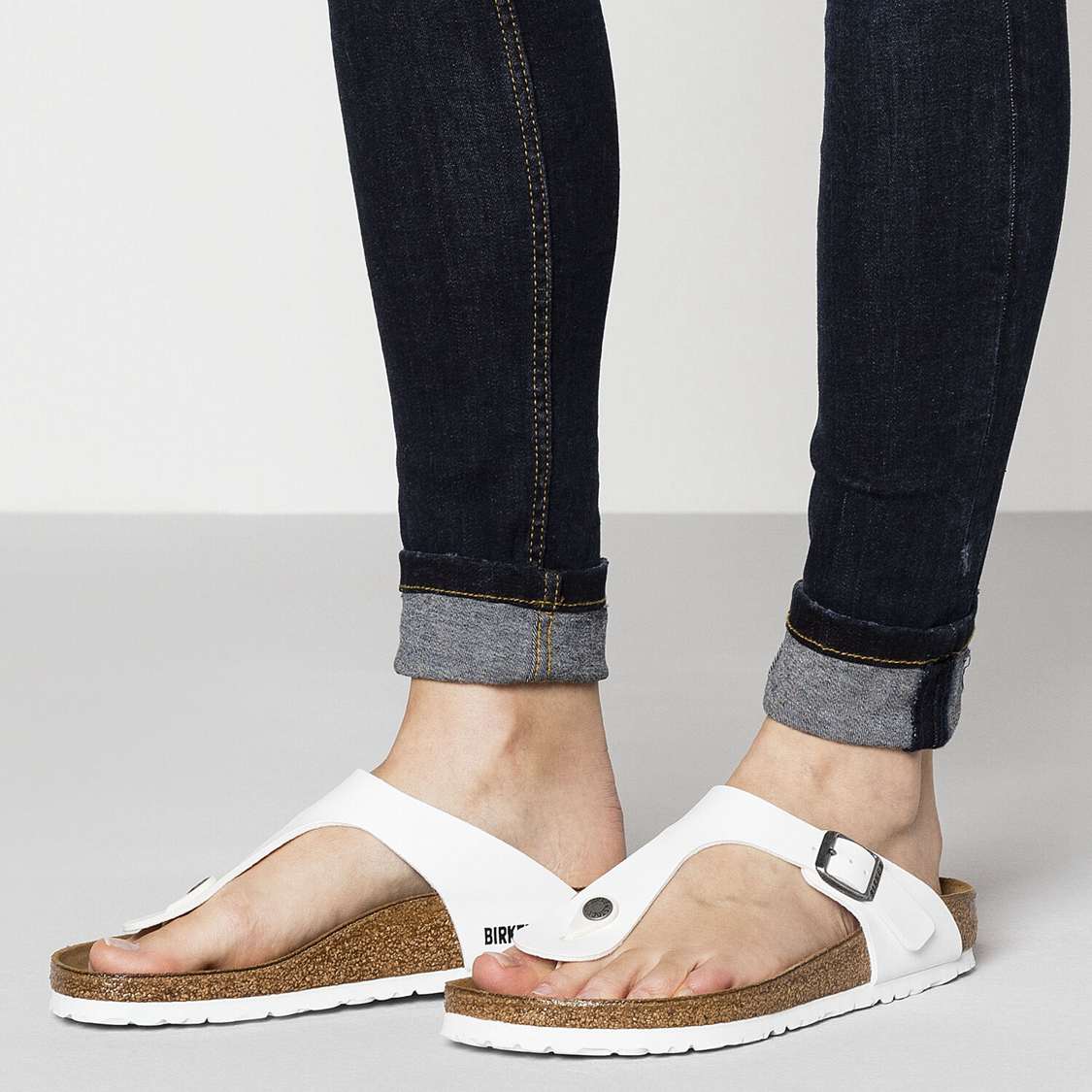 White Birkenstock Gizeh Birko-Flor Women's One Strap Sandals | HMSZCGU6qx6