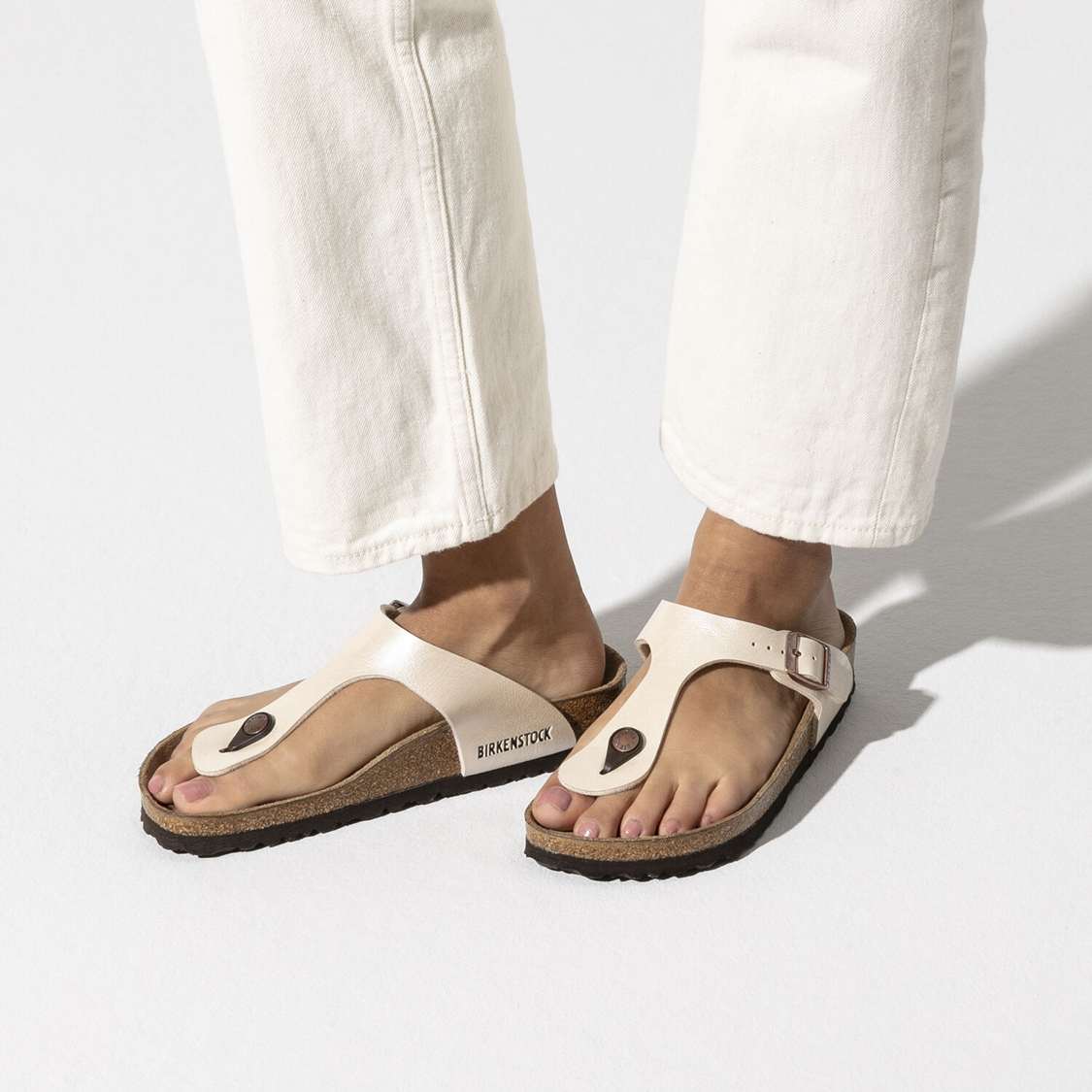 White Birkenstock Gizeh Birko-Flor Women's Thong | dTBbnViOXJi